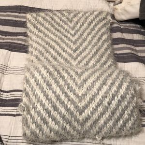 Urban outfitters Grey and white chunky thick scarf